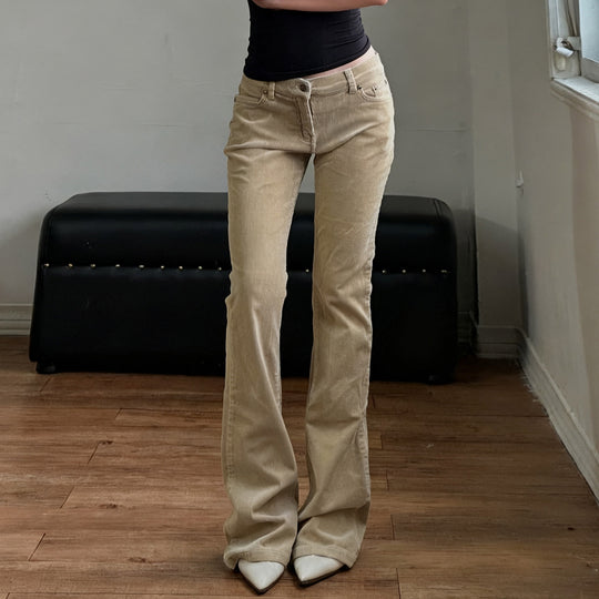 Damen Flared Jeans mit klassischem High-Waist-Schnitt und modischen Details R&B