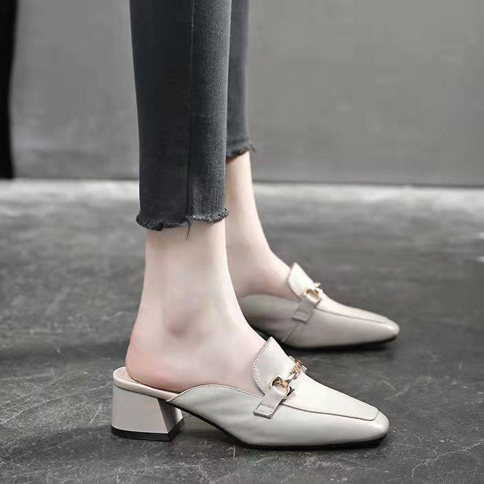 Damen elegante Mules mit modischem Blockabsatz und schickem Schnallen-Detail R&B