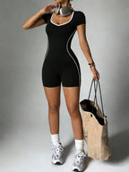 Damen Sportanzug mit figurbetonendem Schnitt und atmungsaktivem Material R&B