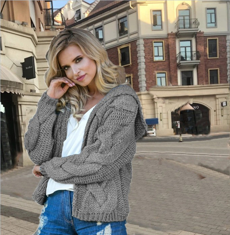 Damen Strickjacke mit Kapuze und modernem Zopfmuster R&B