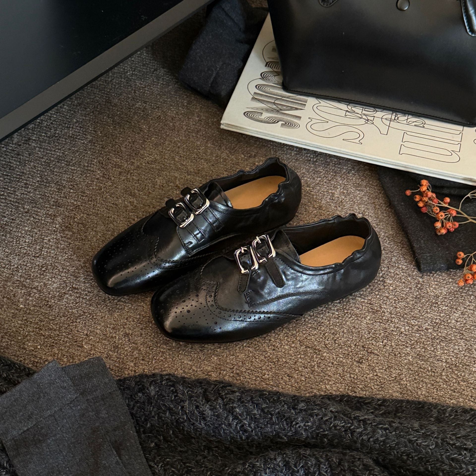 Damen klassische Schnürschuhe mit edlen Zierschnallen
