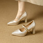 Damen Stilettos mit dekorativem Riemen