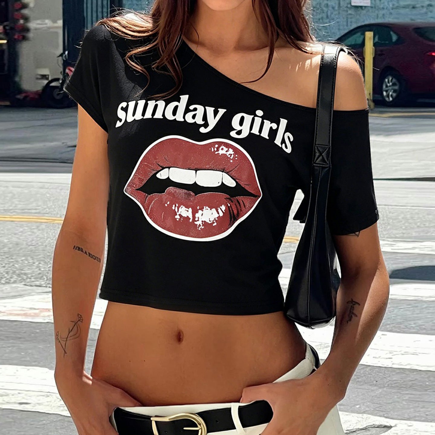 Damen Trendiges Crop-Top mit R&Brnem Lippenprint R&B
