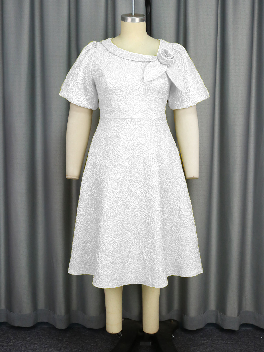 Damen Elegantes Kleid mit strukturierter Blumenapplikation R&B