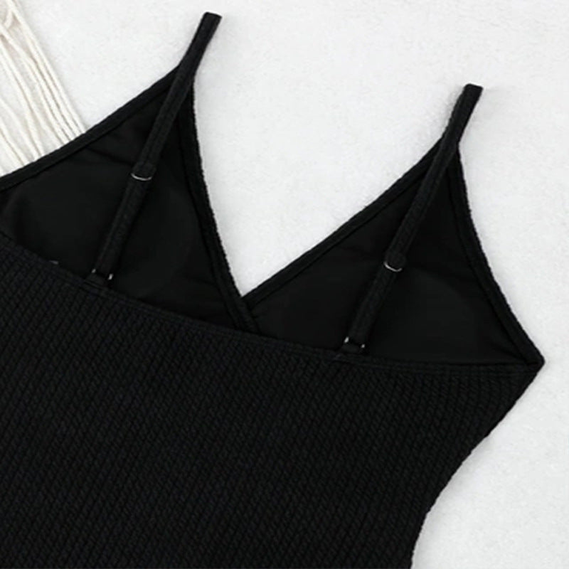 Damen Einteiler Badeanzug mit stilvollem Wickeldetail und modernem Ringakzent R&B