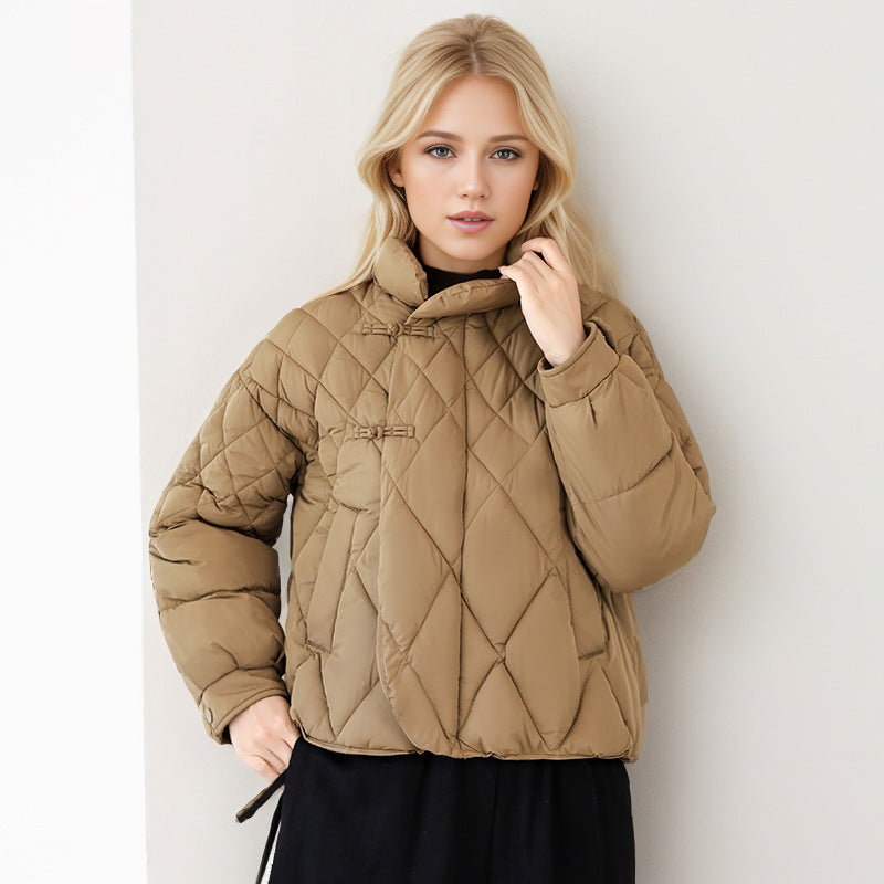Damen gesteppte Jacke mit hohem Kragen und praktischen Druckknopfdetails R&B