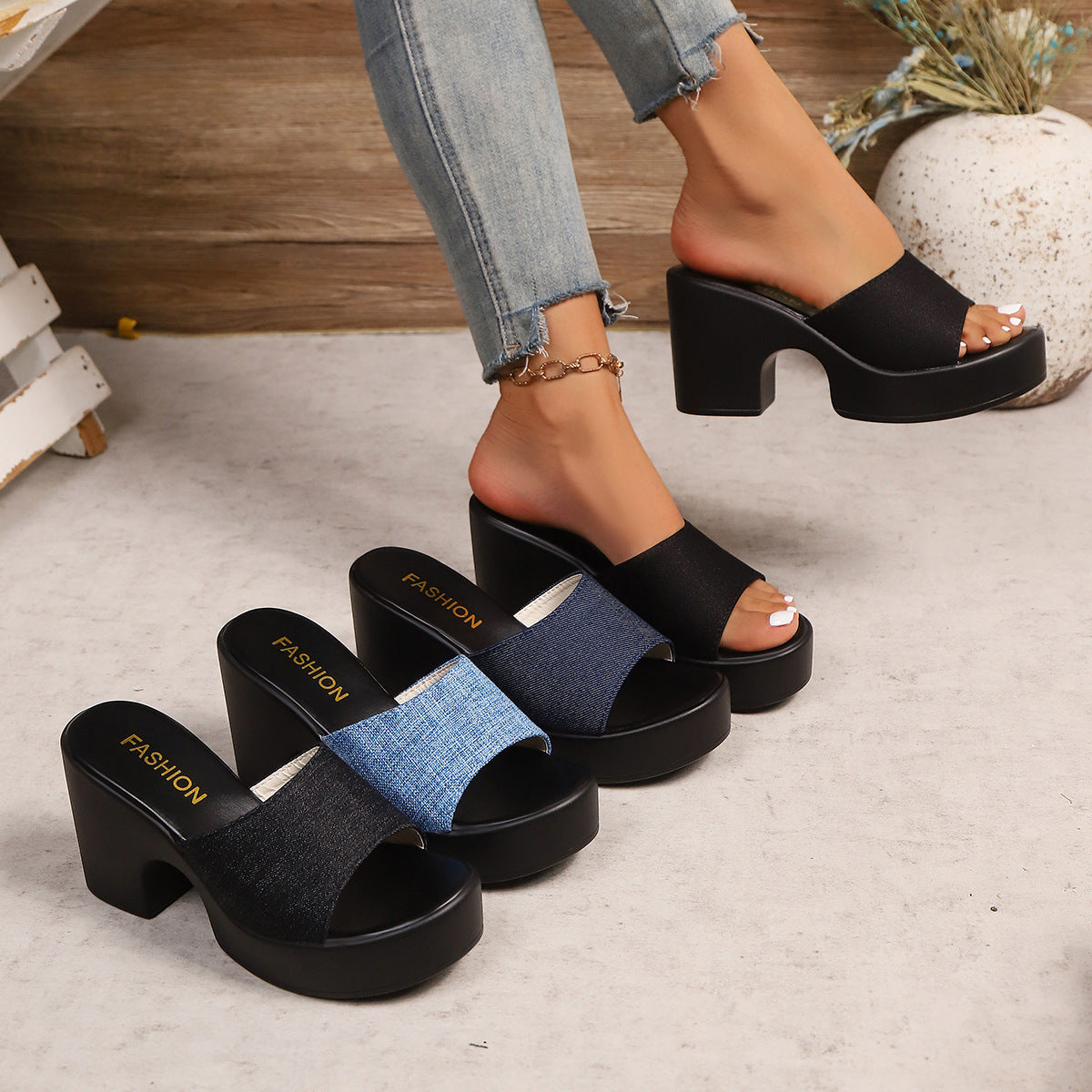 Damen Plateau-Sandaletten mit modischem Denim-Obermaterial und dekorativem Schmuckdetail R&B