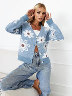 Damen Kuschelige Strickjacke mit Blumenmuster und dekorativen Knöpfen R&B