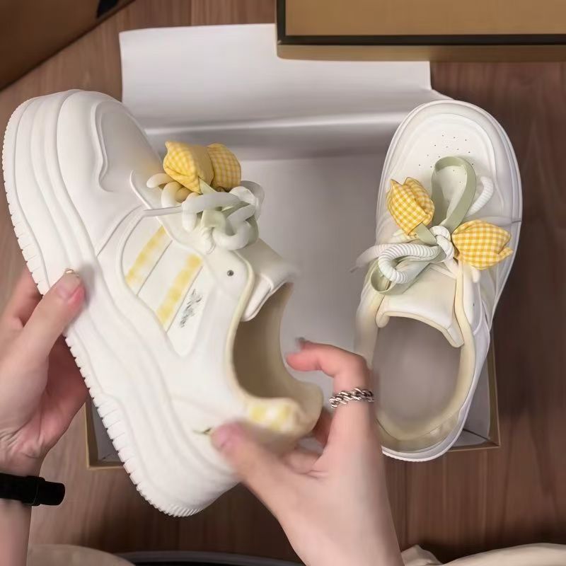 Damen Sneakers mit verspieltem Design und dekorativen Schleifen von R&B