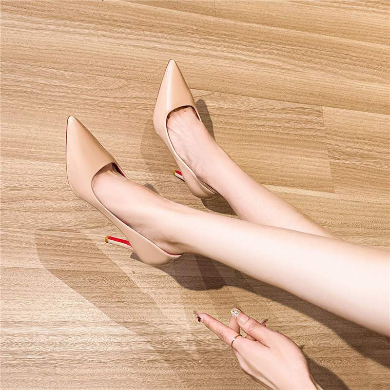 Damen Stiletto Pumps aus glänzendem Kunstleder R&B