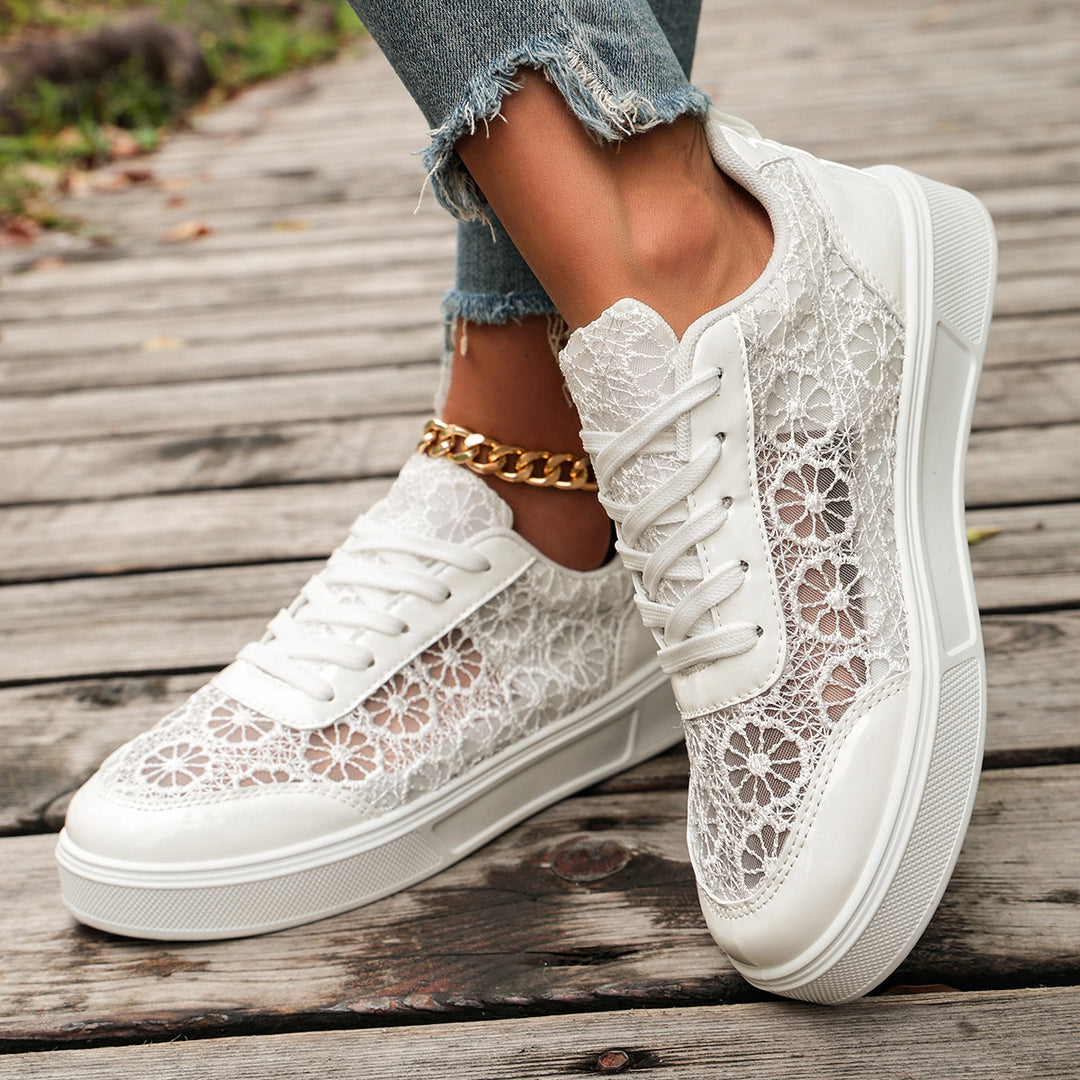 Damen Sneaker mit floralem Spitzen-Design und glänzender Oberflächenstruktur R&B