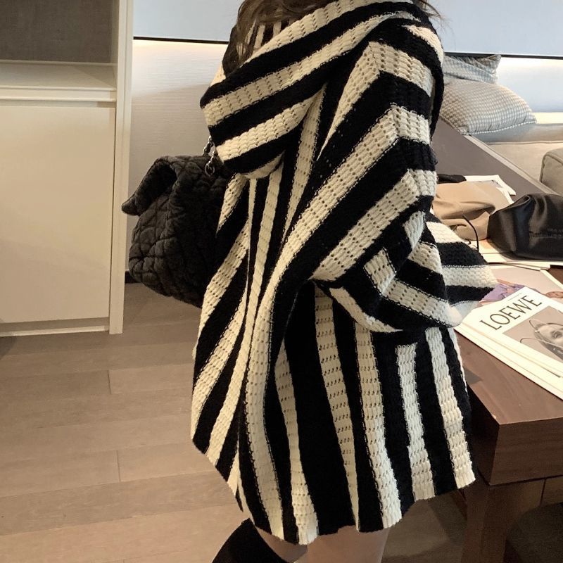 Damen Oversized Strickponcho mit grafischem Streifenmuster R&B