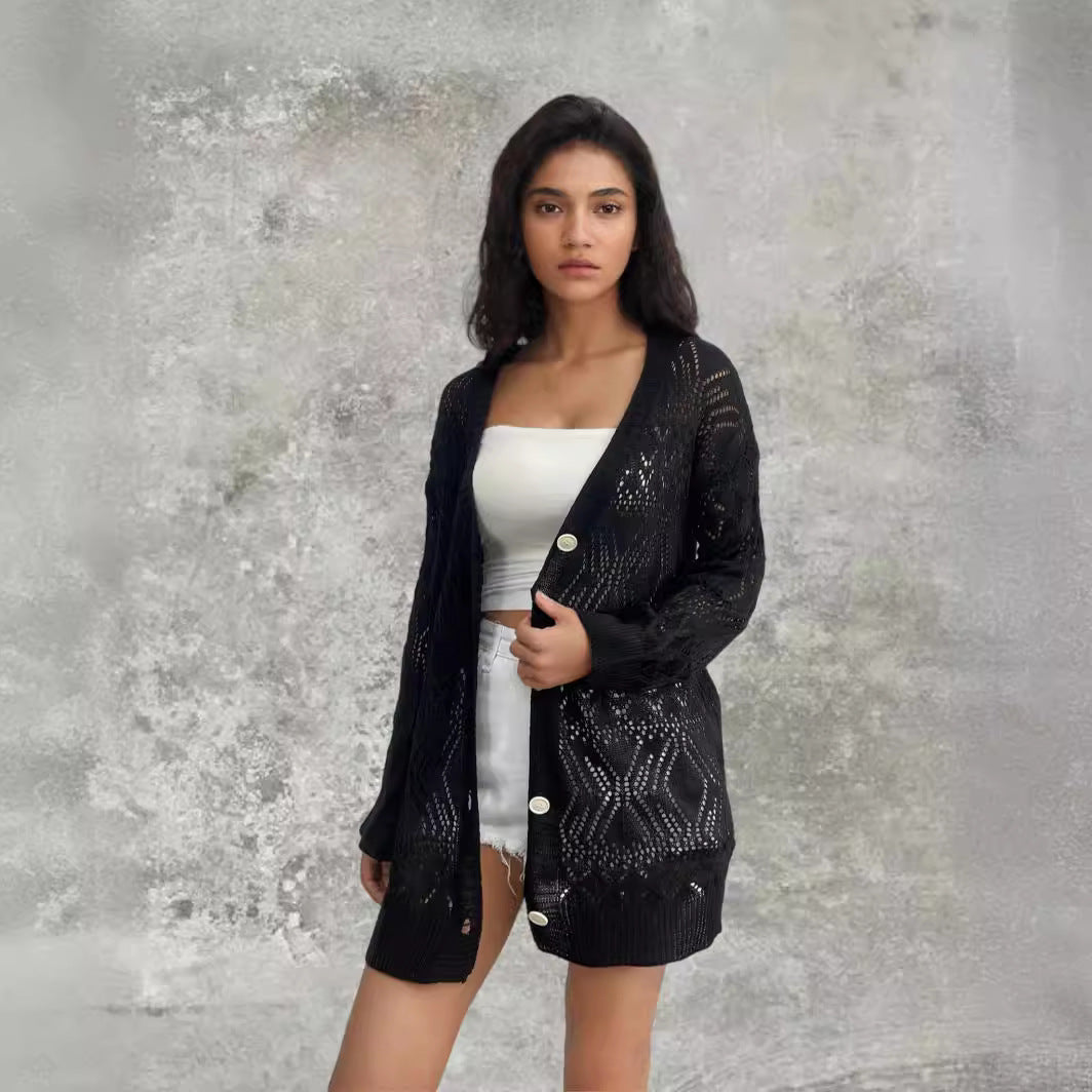 Damen Luftige Strickjacke mit filigranem Häkelmuster und Knopfdetails R&B