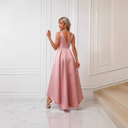 Damen Elegantes Abendkleid mit asymmetrischem Schnitt und raffinierten Falten R&B