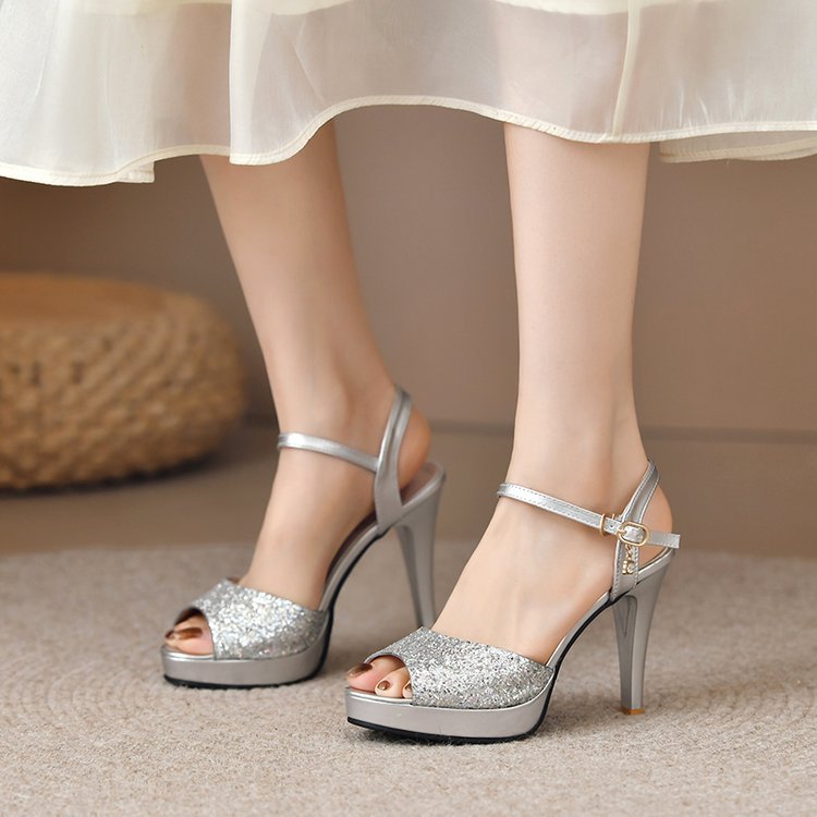 Damen glitzernde High Heelsandaletten mit elegantem Riemen