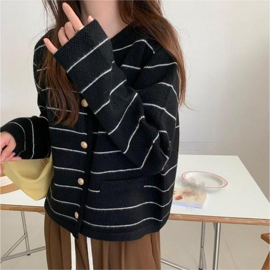 Damen gemütlicher Cardigan mit feinen Streifen und praktischen Taschen R&B