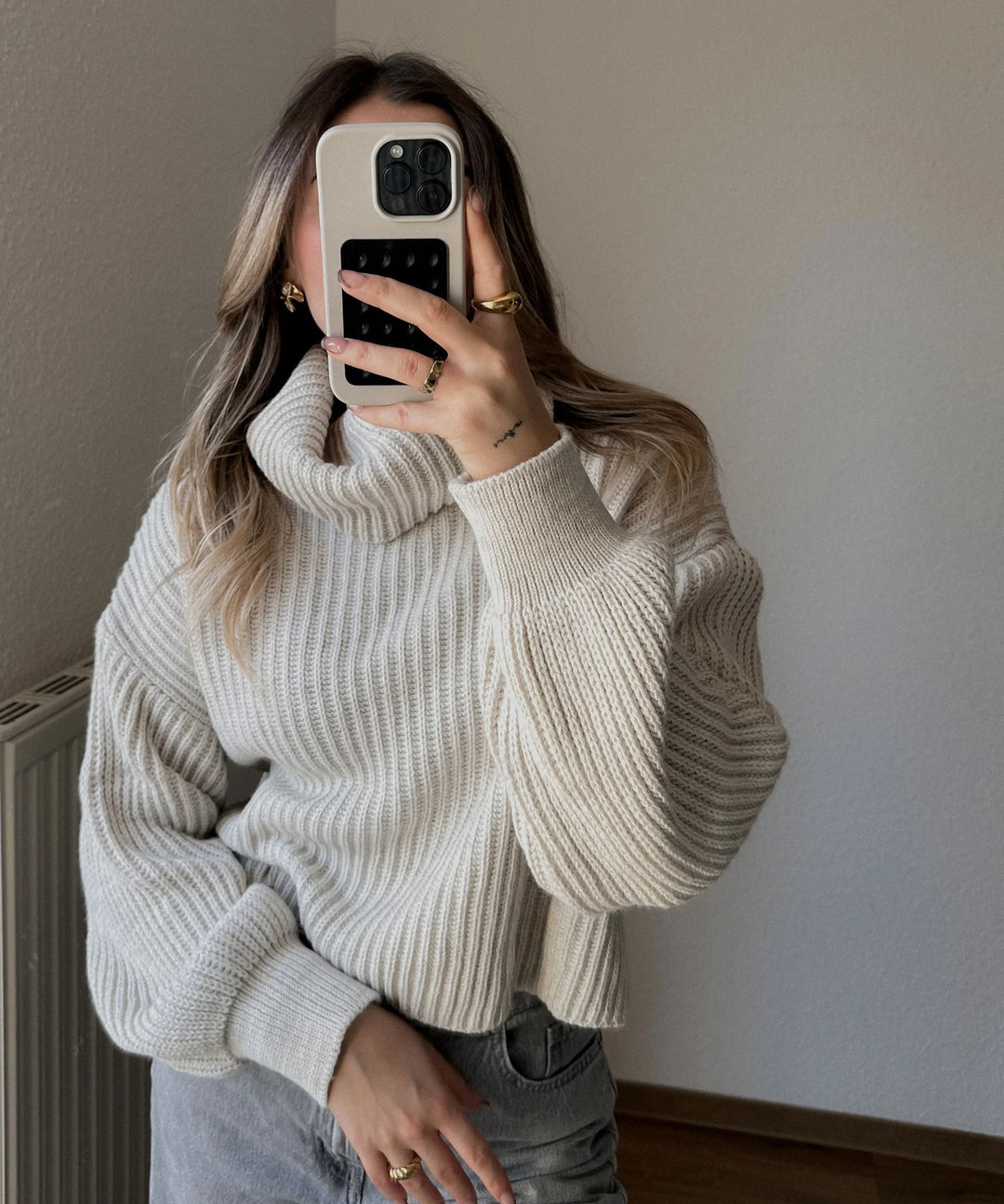 Damen Strickpullover mit hohem Kragen und voluminösen Ärmeln R&B