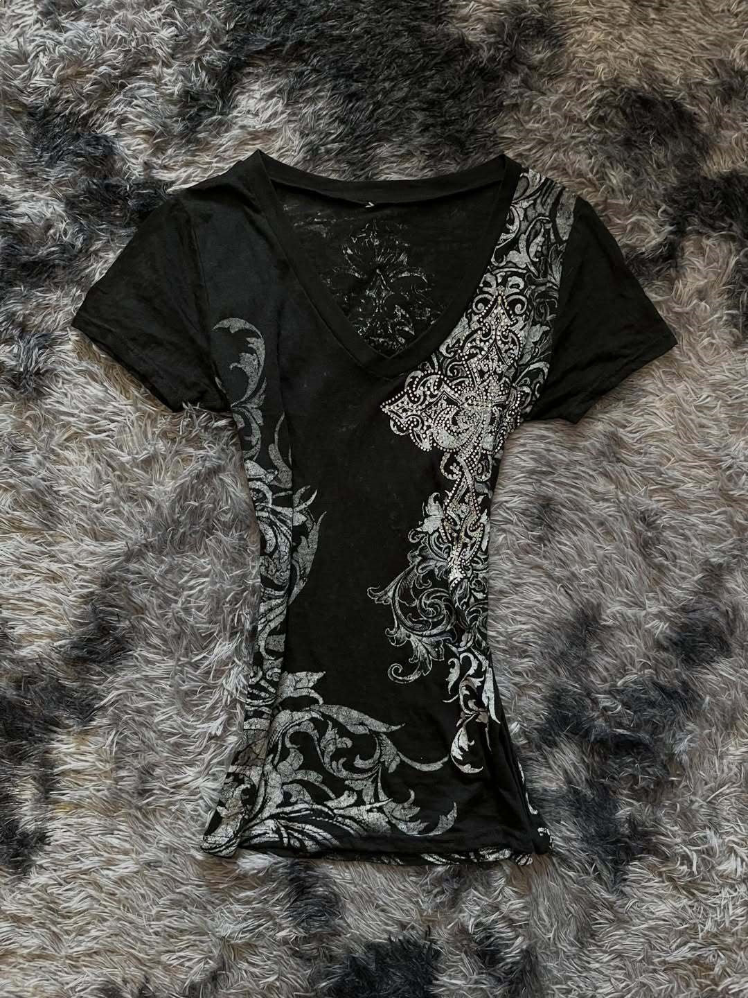 Damen Elegantes V-Ausschnitt T-Shirt mit kunstvollem Design R&B