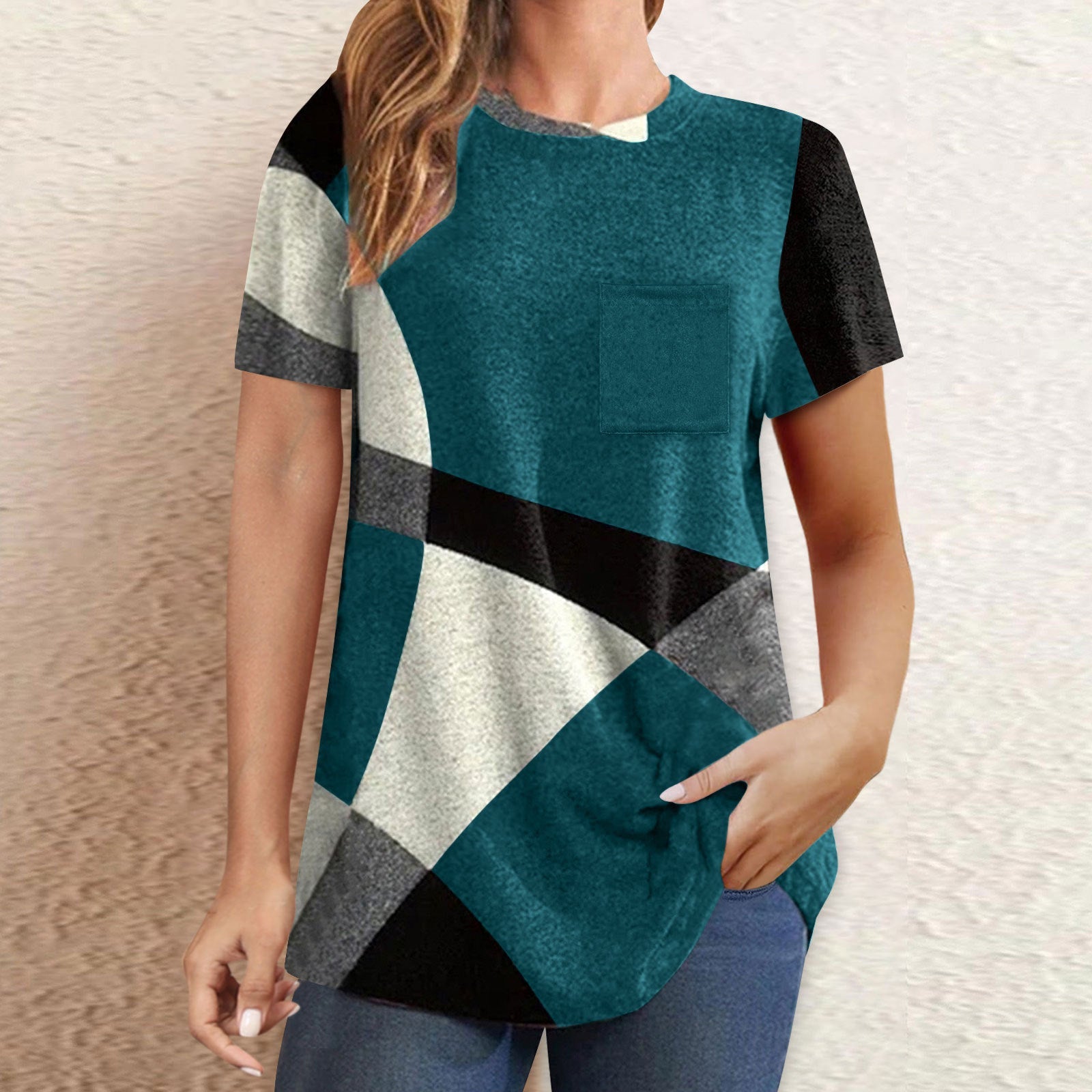 Damen T-Shirt mit modernem geometrischen Design und praktischer Brusttasche R&B