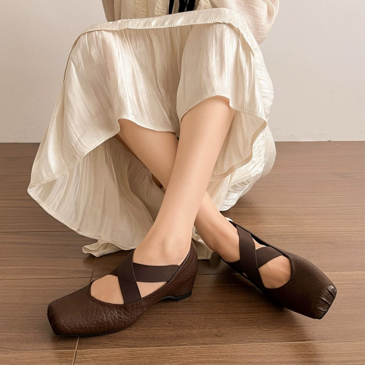 Damen Elegante Ballerinas mit dehnbarem Überkreuz-Riemen R&B