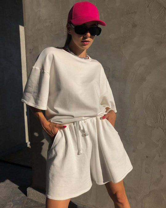Damen lässiges Freizeitensemble mit oversized T-Shirt und bequemen Shorts R&B
