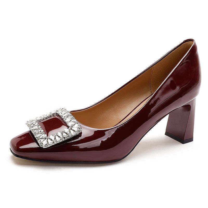 Damen Hochglanz Pumps mit funkelnder Kristallschnalle