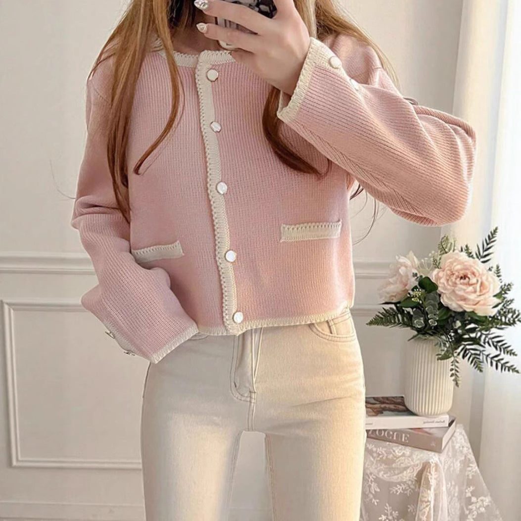 Damen Kurze Strickjacke mit Perlenkragen und Taschen R&B