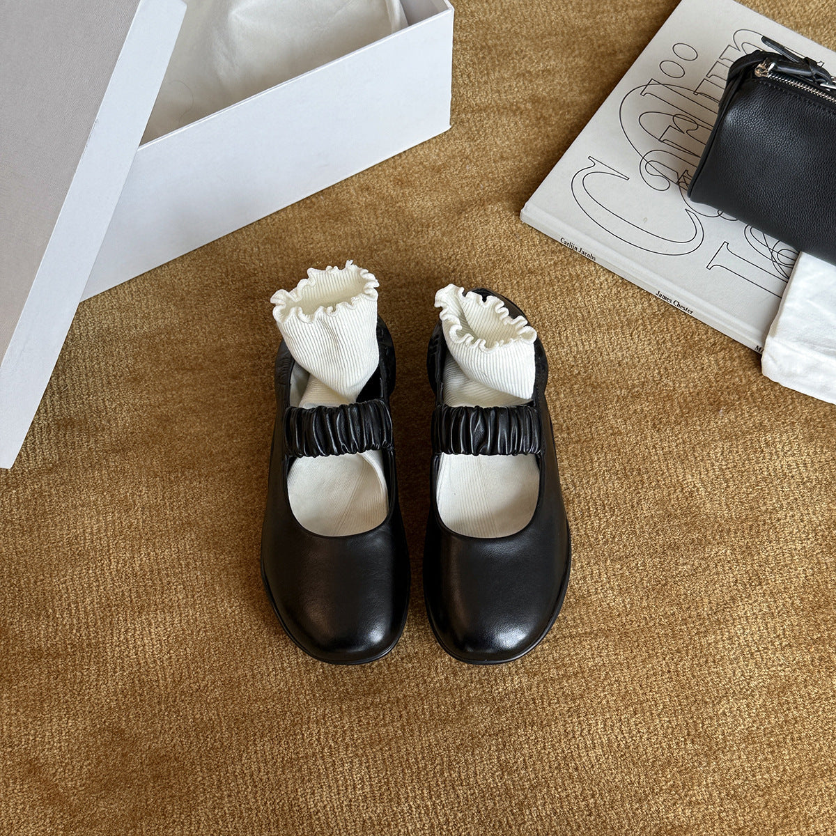 Damen Ballerinas mit innovativem Riemchen und elastischem Abschluss R&B