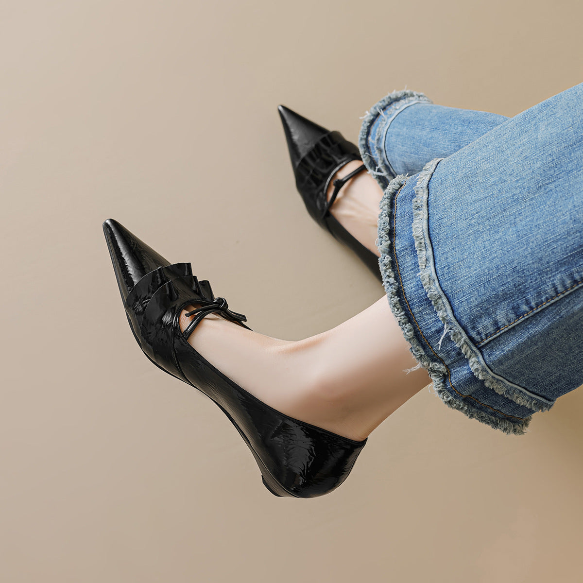 Damen elegante Pointed Ballerinas mit Rüschendetail
