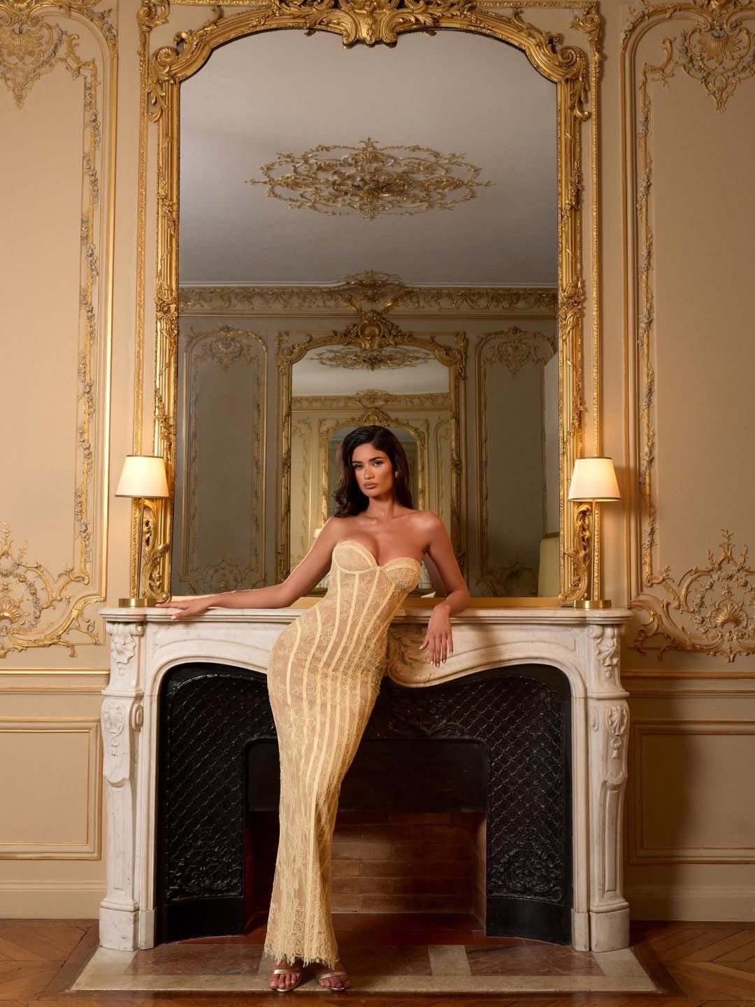 Damen figurbetontes Spitzenkleid mit schulterfreiem Design und elegantem Taillenschnitt R&B
