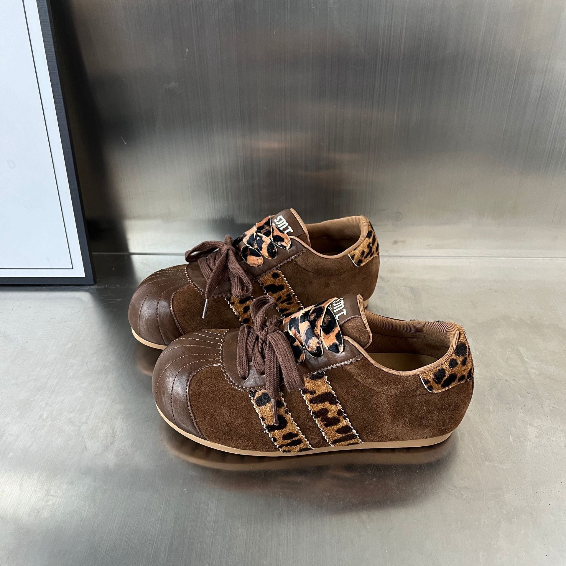Damen Sneakers im angesagten Tierdruck-Design mit hochwertigem Wildleder und robustem Gummifußbett R&B