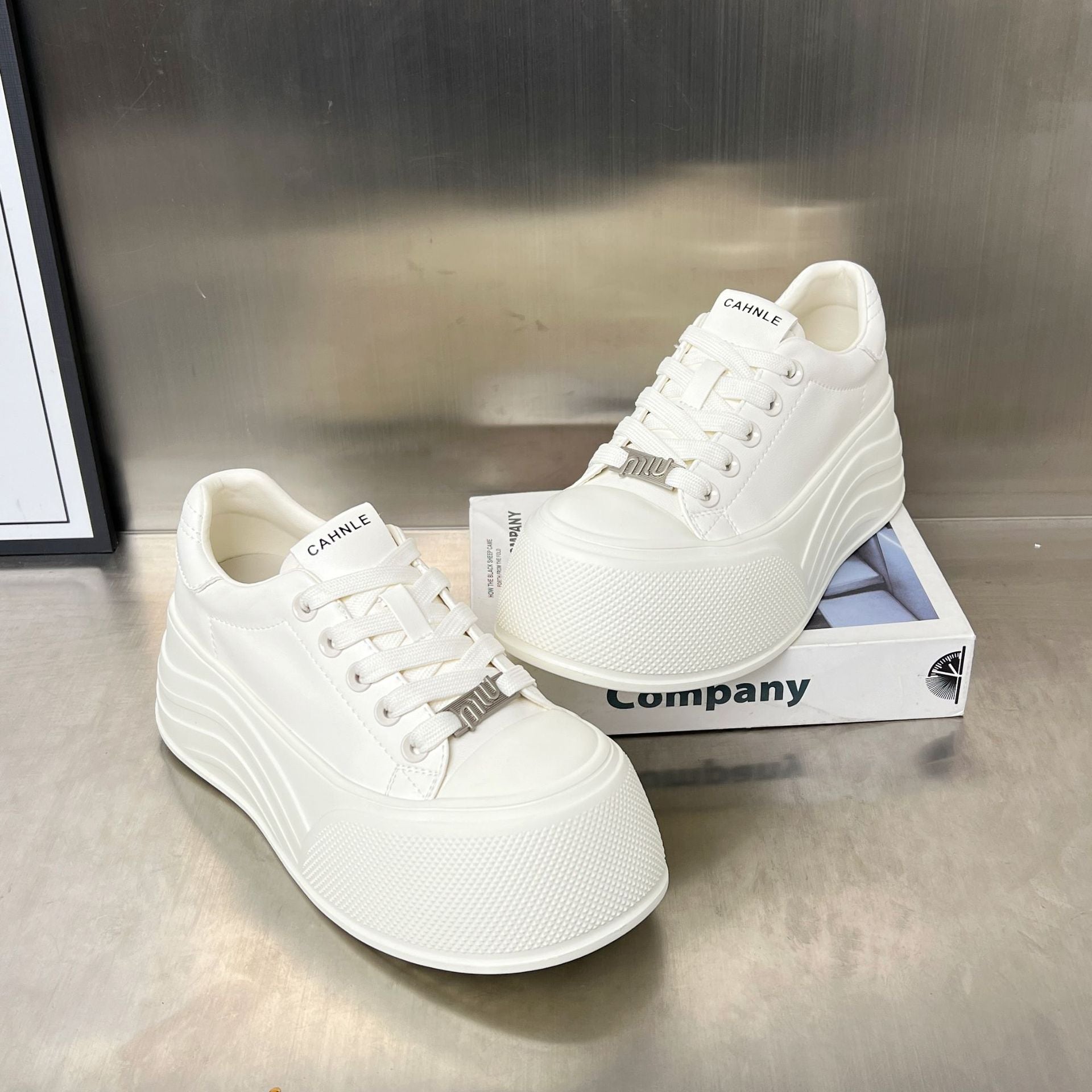 Damen Plattform Sneakers mit elegantem Design und atmungsaktiver Obermaterialstruktur R&B