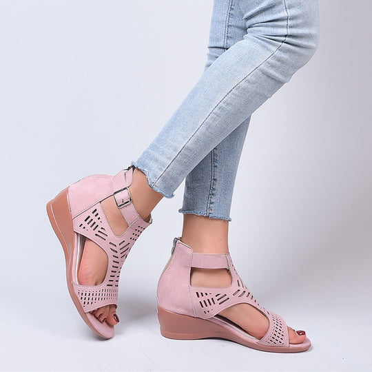 Damen Keil-Sandalen mit modischem Lochdesign und verstellbarem Riemen R&B