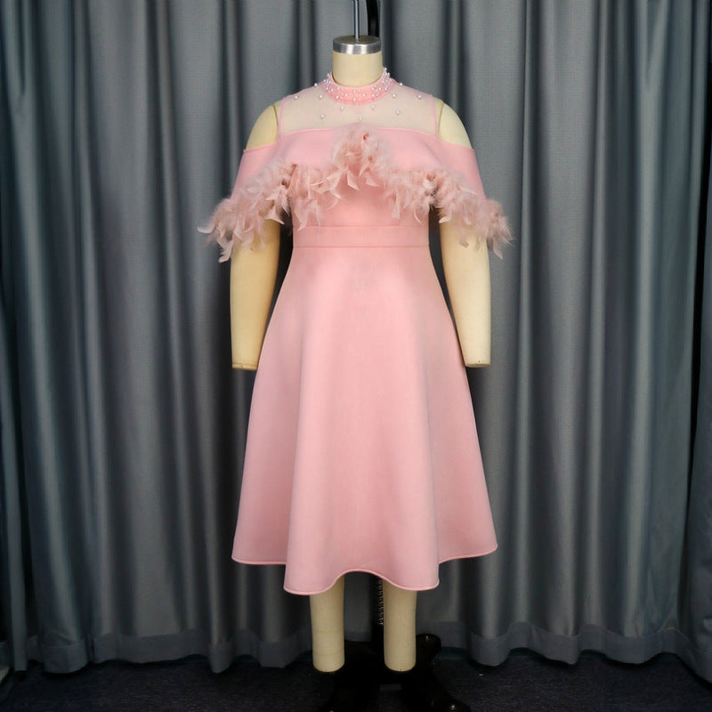 Damen elegantes Kleid mit transparenten Puffärmeln und dekorativen Federdetails R&B