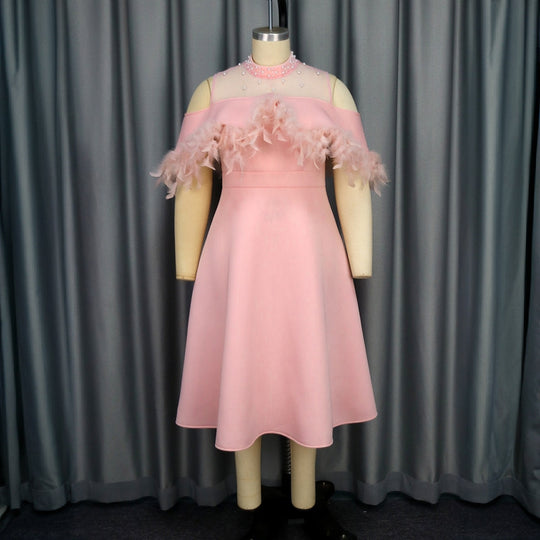 Damen elegantes Kleid mit transparenten Puffärmeln und dekorativen Federdetails R&B