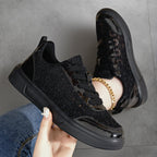 Damen nan eleganter Plateau-Sneaker mit Spitzen-Overlay, lackierten Overlays und gepolstertem Komfortfußbett R&B
