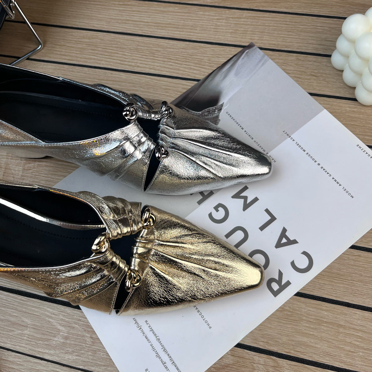 Damen elegante Ballerinas mit goldenen Akzenten und komfortablem Riemchen