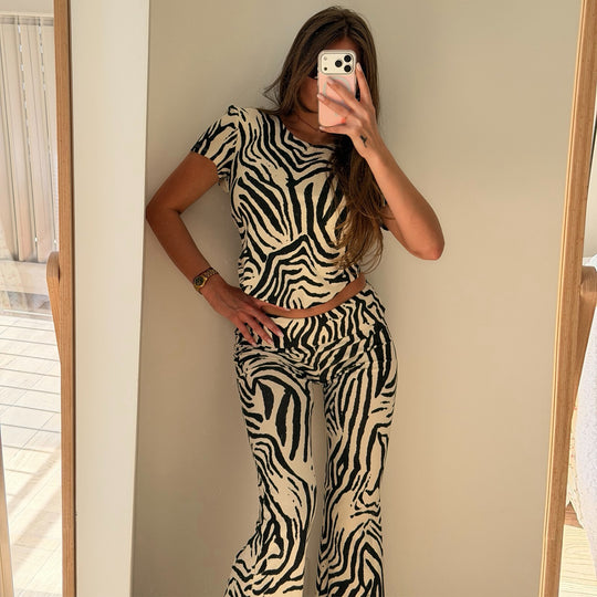 Damen Set aus kurzärmligem Oberteil und Schlaghose mit Zebra-Muster R&B