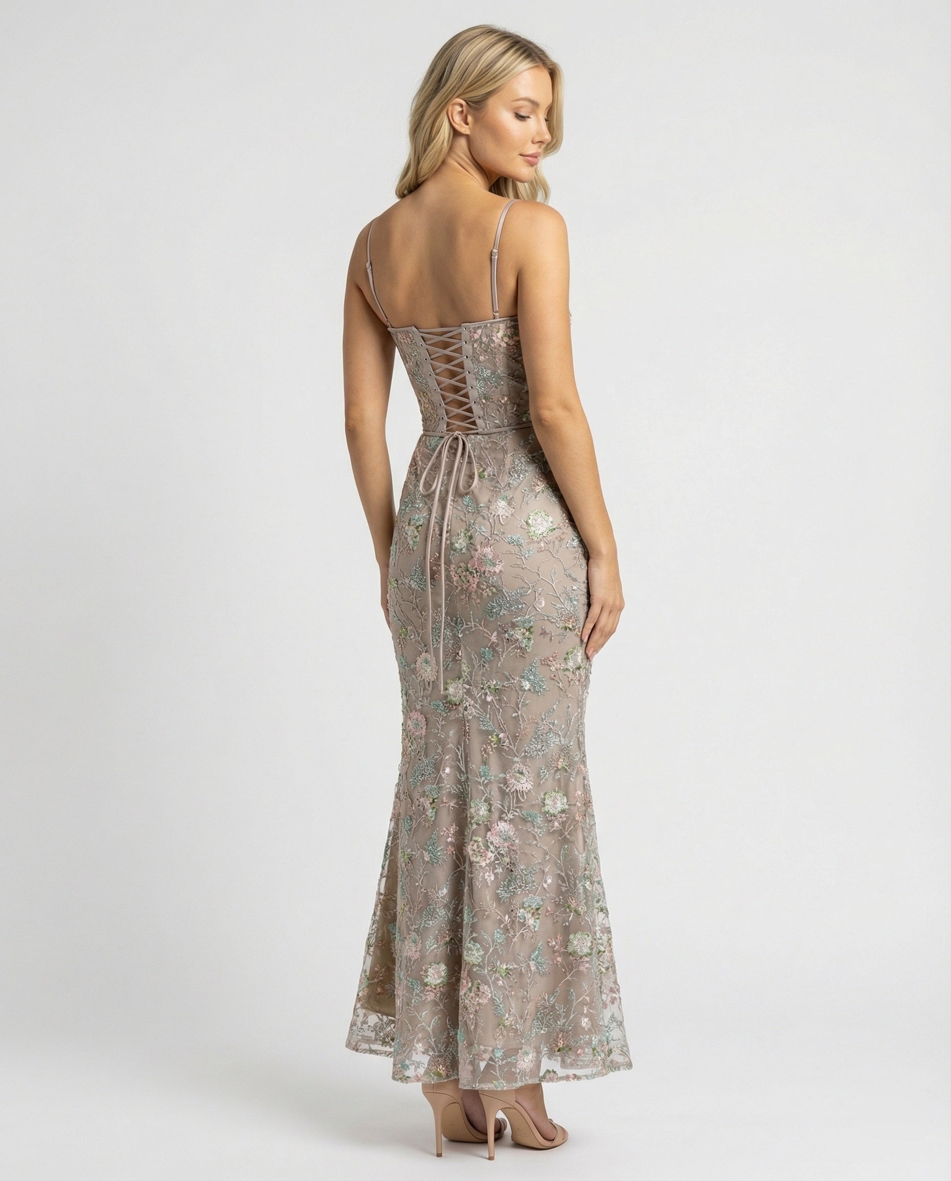 Abendkleid lang mit Spitze und Stickerei