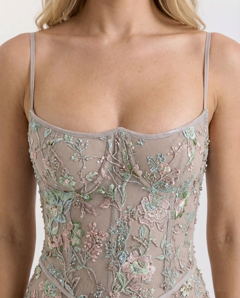 Abendkleid lang mit Spitze und Stickerei