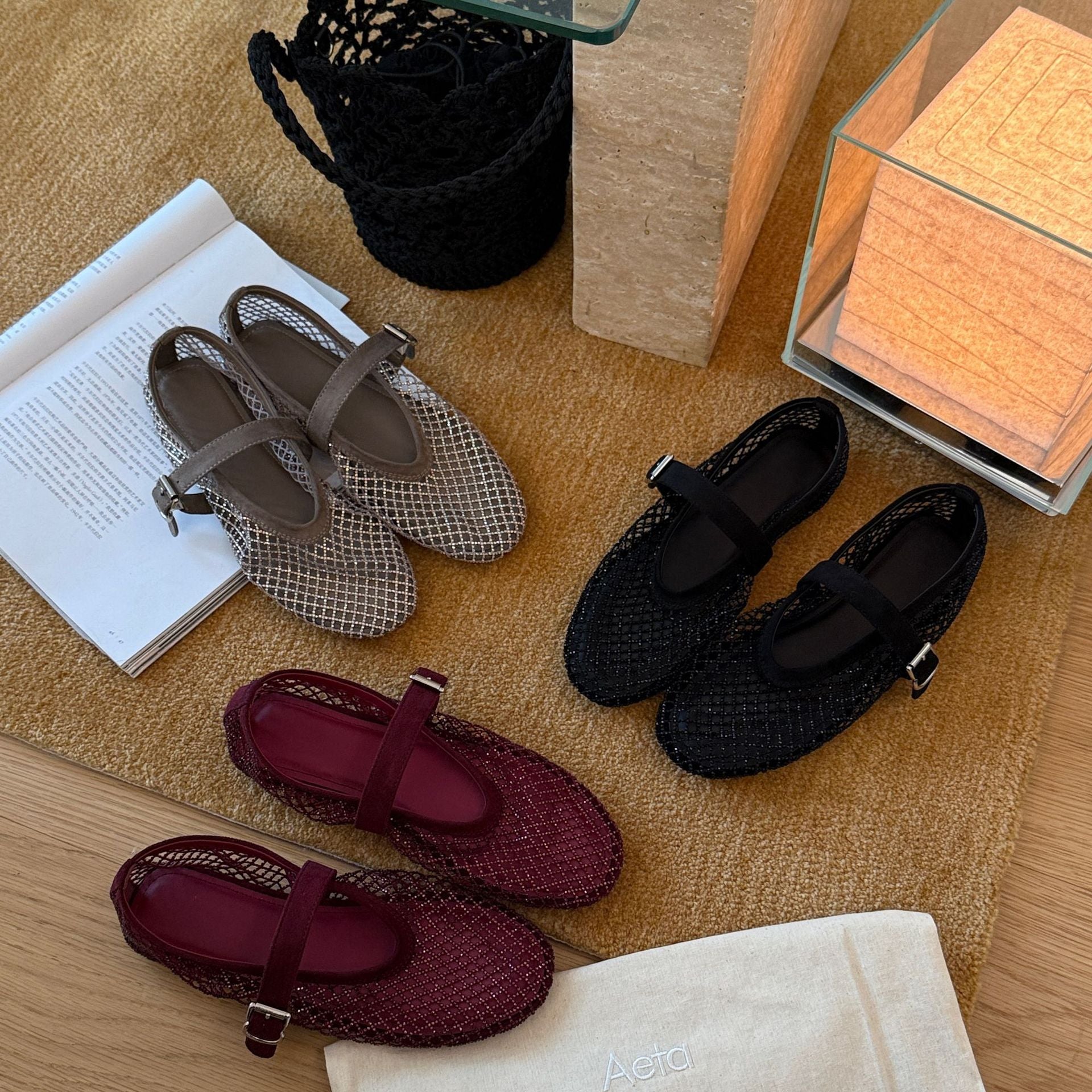 Damen Elegante und modische Ballerinas mit verstellbaren Riemchen und hochwertiger Oberflächenstruktur