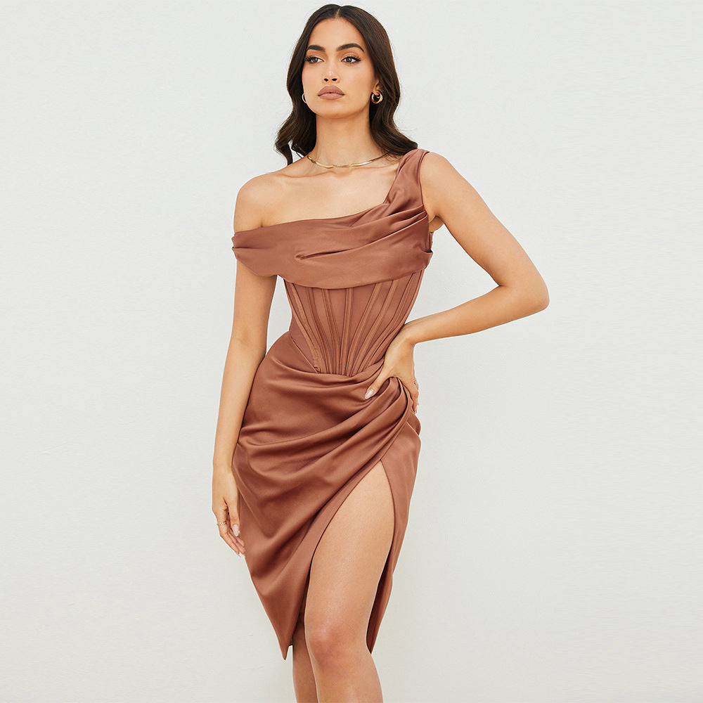 Damen Figurumspielendes Cocktailkleid mit asymmetrischem Schnitt und hohem Schlitz R&B