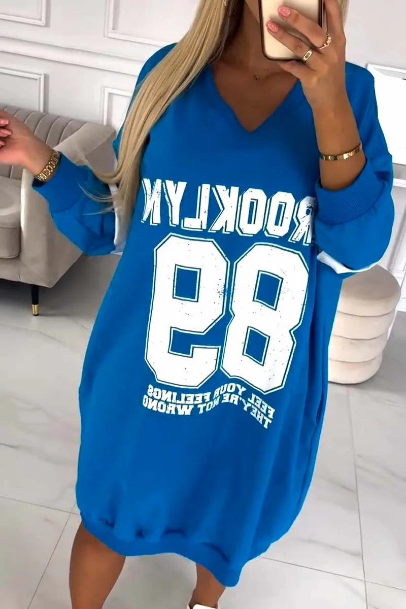 Damen lässiges oversized Sportkleid mit V-Ausschnitt und kontrastierenden Ärmeln R&B