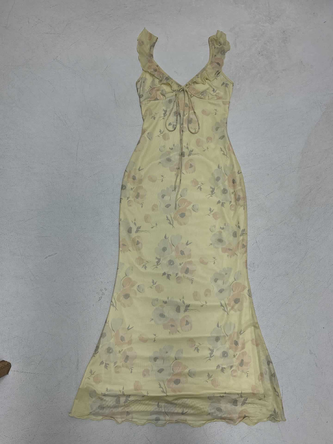 Damen Maxikleid mit floralem Muster und zartem Rüschensaum R&B