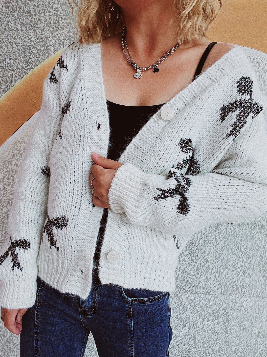 Damen lässige Strickjacke mit modernem Karomuster und hochwertigen Knopfdetails R&B