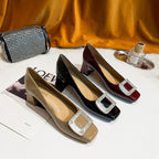 Damen elegante Absatzschuhe mit funkelndem Schmuckdetail