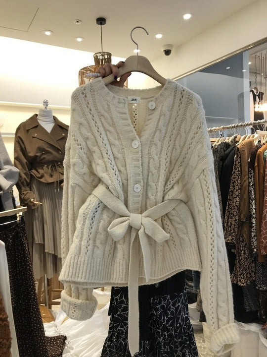 Damen Strickjacke mit Taillengürtel und Zopfmuster R&B