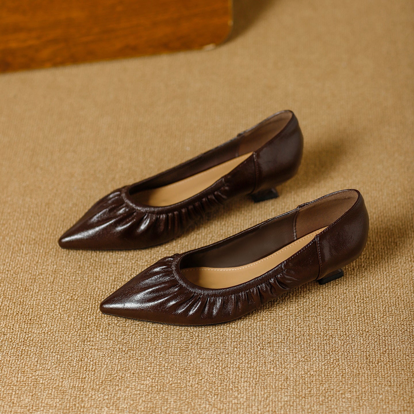 Damen elegante spitze Ballerinas mit raffiniertem Falten-Design