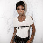 Damen figurbetontes T-Shirt mit modernem Logodruck