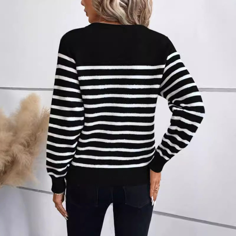 Damen gestreifter Pullover mit dekorativen Knopfdetails und Rundhalsausschnitt R&B